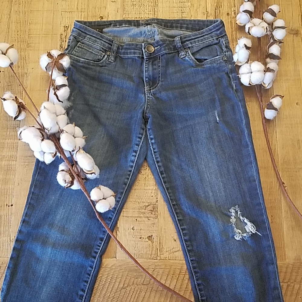 Distressed Kut from Kloth Sz 6 Medium Jeans